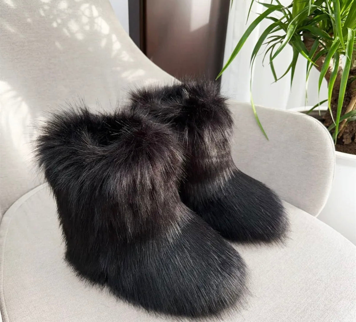 “MJ” fur boots